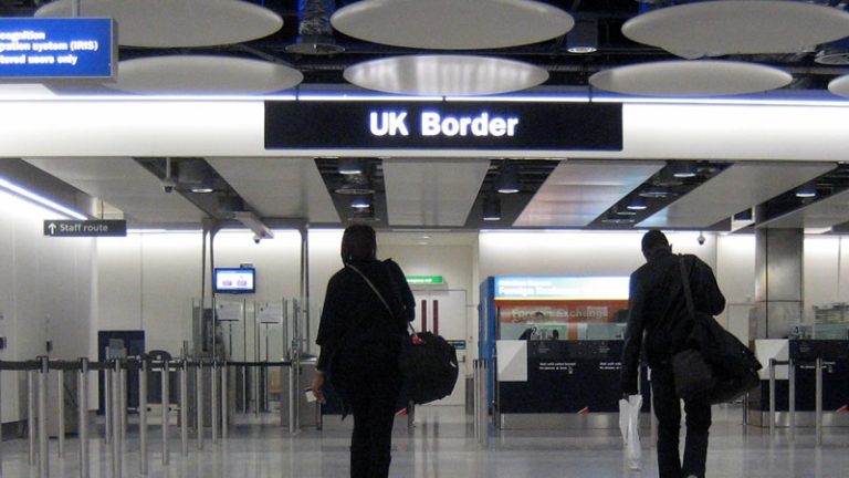 İngiltere’de Göçmen İşçi Lisanslarında Rekor Sayıda İptal