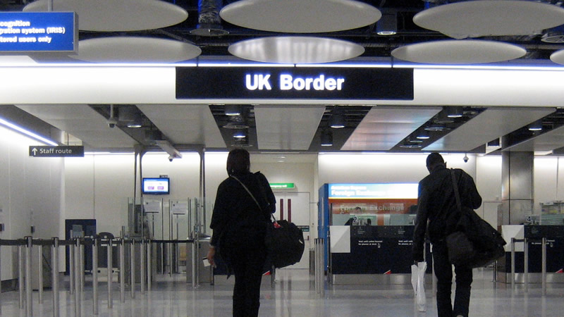 İngiltere’de Göçmen İşçi Lisanslarında Rekor Sayıda İptal