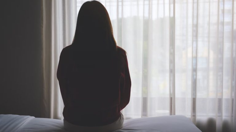 İngiltere’deki Sığınma Sistemi Cinsel Tacizden Kaçan Kadınları Yeniden Travmatize Ediyor