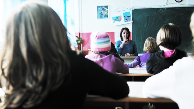 İngiltere’de Kadın Öğretmenler İçin Doğum İzni Ücretleri Artıyor