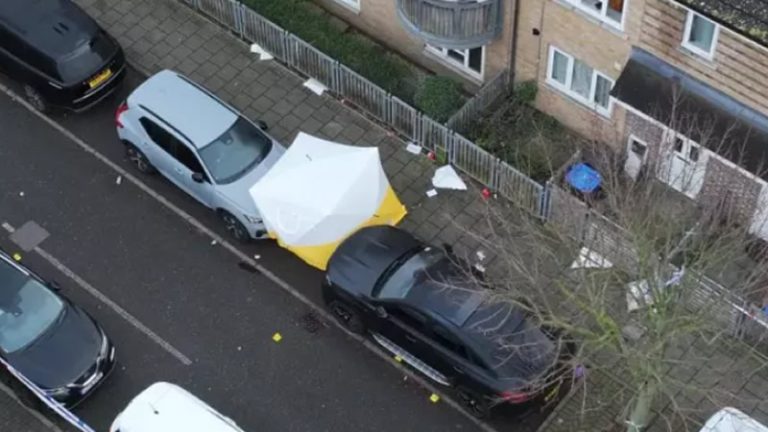 Londra’da Kilise Önünde Silahlı Saldırı: 1 Kadın Hayatını Kaybetti, 2 Yaralı