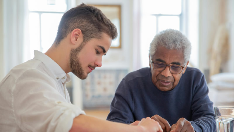 İngiltere’de Bakıcı Ödeneği Skandalı: Yüzbinlerce Kişiye Ağır Cezalar Verildi