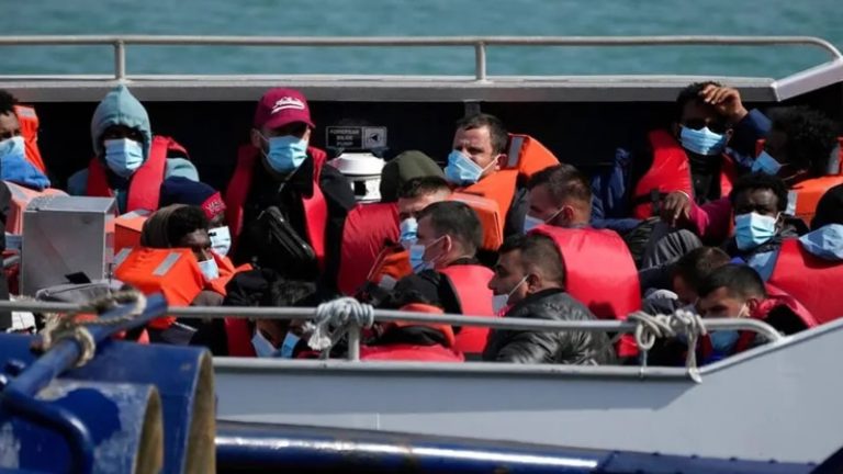 İngiltere ve Fransa Arasında Göçmen Takası Anlaşması: “Biri İçeri, Biri Dışarı” Modeli Gündemde