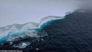 Londra’nın 2 Katı Büyüklüğündeki Buzdağı A23a Kuzeye Doğru Hareket Ediyor