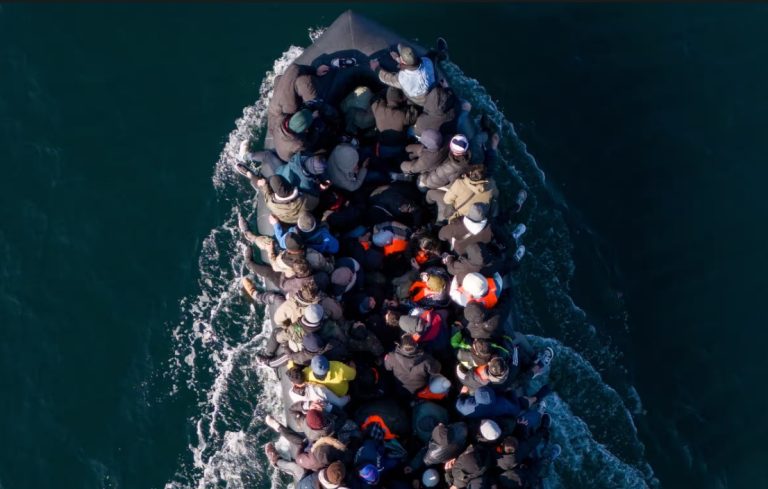 Manş Denizi’nde Tekneden Düşen Anne-Babanın İngiltere’de Çocuklarla Birleşmesine İzin Verilmedi
