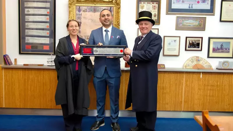 Türk İş İnsanı Ferhat Akkaya’ya Londra’da ‘Freeman Onur Payesi’