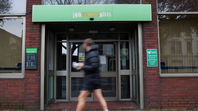 İngiltere’nin Sosyal Yardım Dolandırıcılığını Bulan Yapay Zeka Sisteminde Önyargı Tespit Edildi