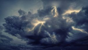 İngiltere’de ‘Darragh Fırtınası’ Nedeniyle Kırmızı Alarm Verildi