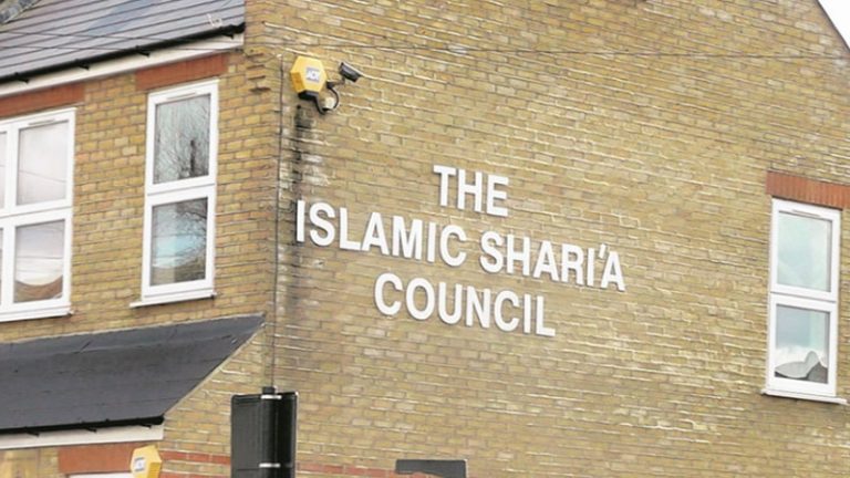 İngiltere, 85 Şeriat Mahkemesiyle İslami Kararların Batı’daki Merkezi Haline Geldi