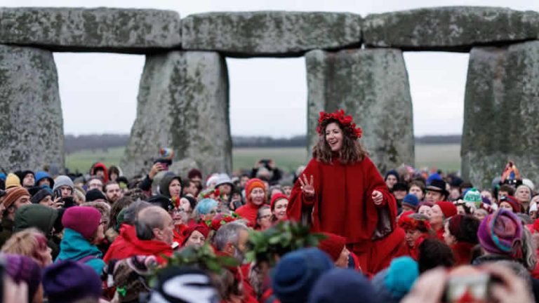 Stonehenge’de Binlerce Kişi Kış Gündönümünü Kutladı