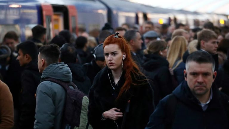 İngiltere Genelinde Tren Seferlerinde İletişim Arızası Nedeniyle Aksamalar Yaşanıyor