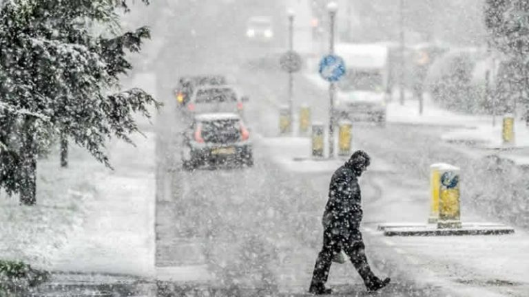 Birleşik Krallık’ta Noel Öncesinde Fırtına Nedeniyle Uçuşlar ve Feribotlar İptal Edildi