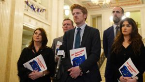 Kuzey İrlanda, Brexit Düzenlemelerinin 4 Yıl Daha Devam Etmesine Karar Verdi