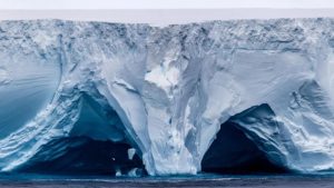 Dünyanın En Büyük Buzdağı İngiltere’ye Doğru İlerliyor