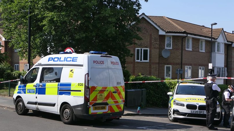 Croydon’da 24 Yaşındaki Adam Pencereden Tırmanarak Kız Arkadaşını Bıçaklayarak Öldürdü