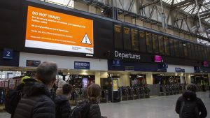 Eowyn Fırtınası İskoçya ve Kuzey İrlanda’yı Vurdu: Okullar Kapalı, Uçuşlar İptal