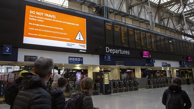 Eowyn Fırtınası İskoçya ve Kuzey İrlanda’yı Vurdu: Okullar Kapalı, Uçuşlar İptal