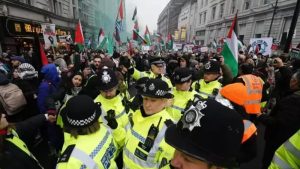 Londra’da Filistin’e Destek Yürüyüşünde 77 Kişi Gözaltına Alındı
