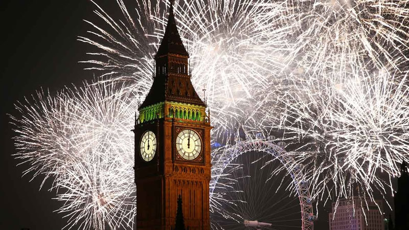 Londra 2025 Yılını Havai Fişeklerle Karşıladı