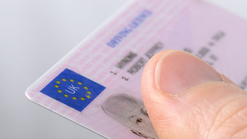 İngiltere Hükümeti Sosyal Yardım Dolandırıcılığıyla Mücadele İçin Banka Hesaplarına Müdahale Edecek