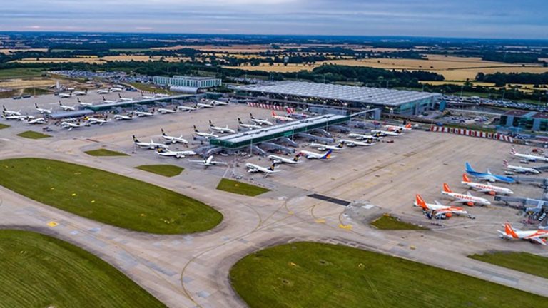 Stansted’de Tren İptalleri ve Yangın Yolcuları Mağdur Etti