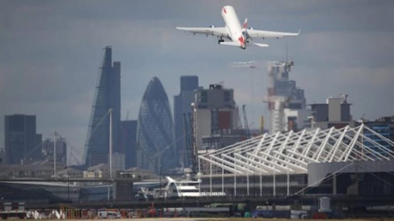 Londra City Havaalanı’nda Şüpheli Paket Paniği