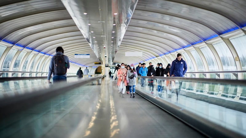 Manchester Havaalanı’nda Gözaltına Alınan Bir Kişi Hayatını Kaybetti