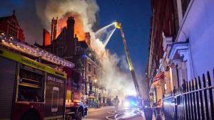 Londra’nın Tarihi Lüks Oteli Chiltern Firehouse Yangında Küle Döndü