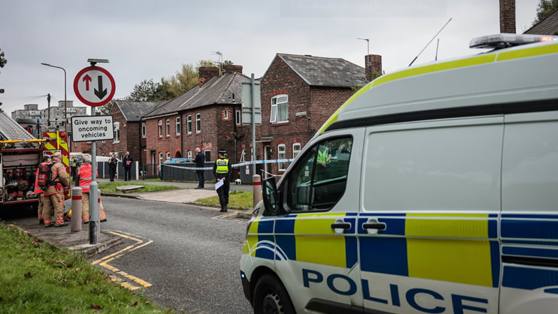 Salford’ta 40 Yaşındaki Kadın ve 8 Yaşındaki Kız Çocuğu Ölü Bulundu