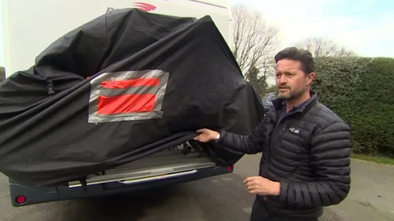 Karavanlarında İki Göçmen Bulunan Çifte 3 Bin Sterlin Para Cezası Kesildi