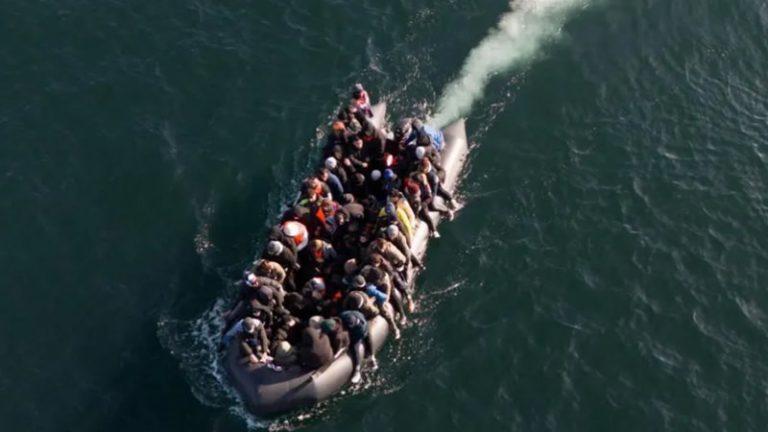 Bir Günde 800’den Fazla Göçmen Manş Denizi’ni Geçerek İngiltere’ye Ulaştı