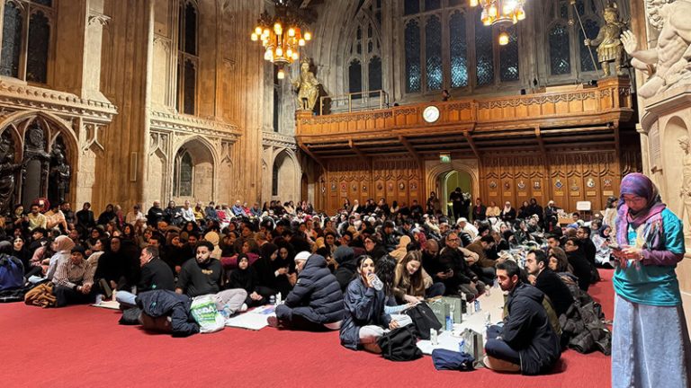 İngiltere’de Açık İftarlar Toplumu Bir Araya Getiriyor