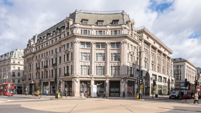 IKEA, 18 Aylık Gecikmenin Ardından Oxford Street’te Mağazasını Açıyor