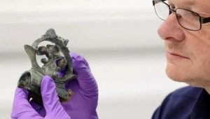 İngiltere Tarihini Değiştirecek Keşif: 800 Eser Bulundu