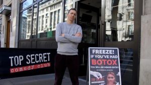 Londra’daki Komedi Kulübü Botokslu Seyircilerin Girişini Yasakladı