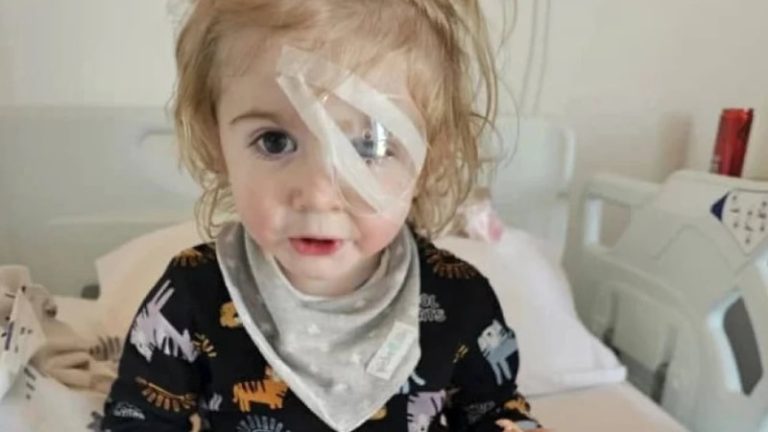 İngiltere’de 2 Yaşındaki Çocuk Öpücük Nedeniyle Kör Oldu