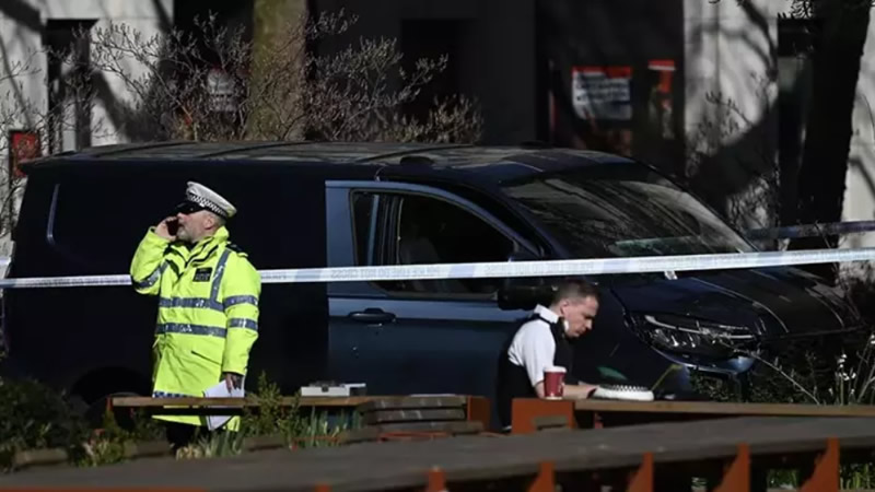 Londra’da Minibüs Kazası: 1 Ölü, 2 Yaralı