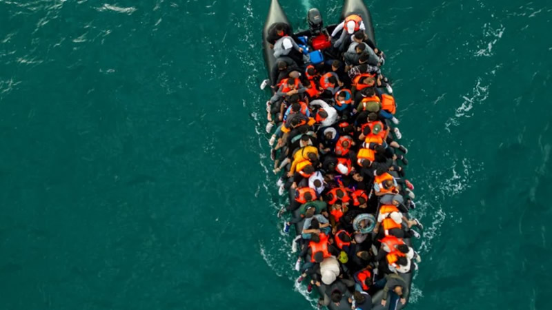 İngiltere, Küçük Tekne Geçişlerini Engellemek İçin Irak’a Yönelik Reklam Kampanyası Başlattı