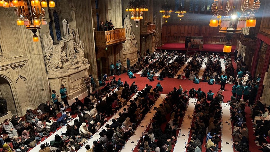 Londra’nın Tarihi Guildhall Binasında Toplu İftar Programı Düzenlendi