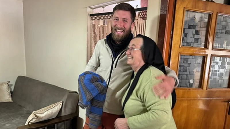 İngiliz Yardım Gönüllüsü Londra’dan Ankara’ya Yürüdü