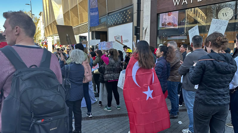 Birmingham’da Türk Vatandaşlarından Protesto Yürüyüşü
