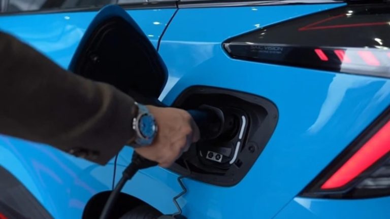 İngiltere Elektrikli Araç Üreticilerine Yönelik Kuralları Esnetti