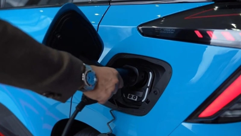 İngiltere Elektrikli Araç Üreticilerine Yönelik Kuralları Esnetti