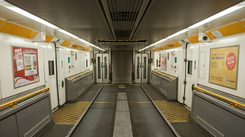 Eurotunnel Yolcuları İçin Yeni Kurallar Tepki Çekti: Geç Kalan Tatilcilere Çifte Ücret Şoku