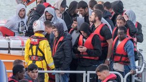 Manş Denizi’nde Rekor Geçiş: Bir Günde 1.072 Göçmen Dover’a Ulaştı