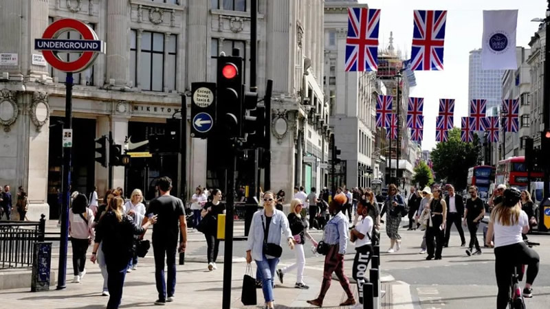 İngiltere, Yabancı İşçiye Bağımlı Sektörlere Yeni Vize Kısıtlamaları Getiriyor