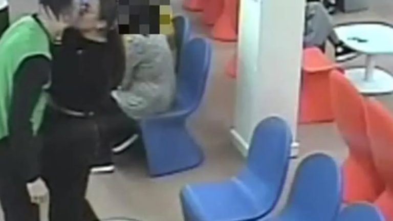 İngiltere’de Mahkumla Yasak Aşk Yaşayan Kadın Polise Hapis Cezası