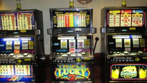 İngiltere Hükümeti Slot Makinesi Kurallarındaki Gevşemeyi Askıya Aldı