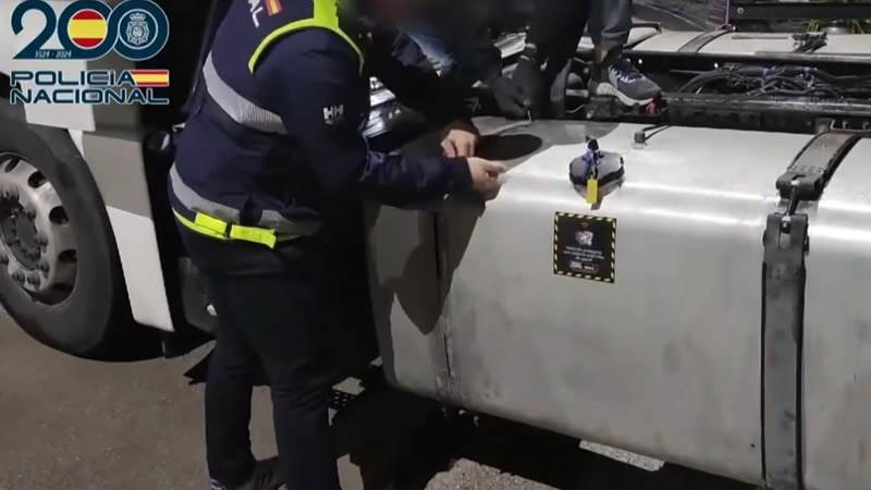 İspanya’dan İngiltere’ye Gelen Kamyonda 50 Kilodan Fazla Kokain Yakalandı