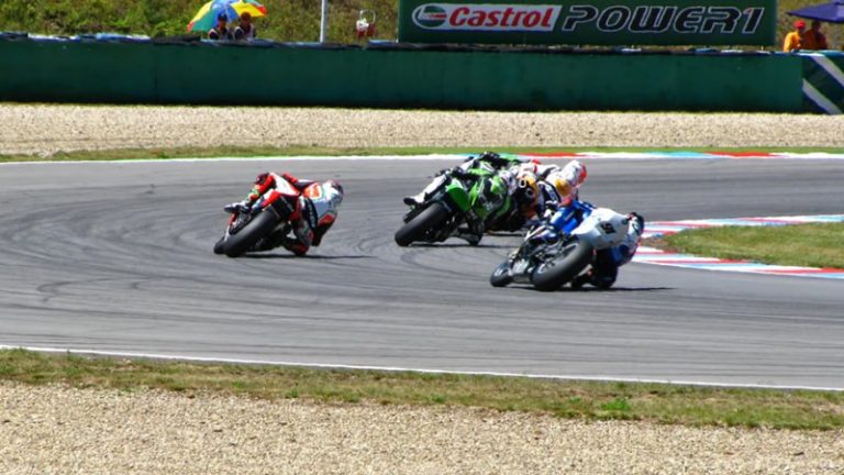 İngiltere Supersport Şampiyonası’nda Feci Kaza: İki Sürücü Hayatını Kaybetti